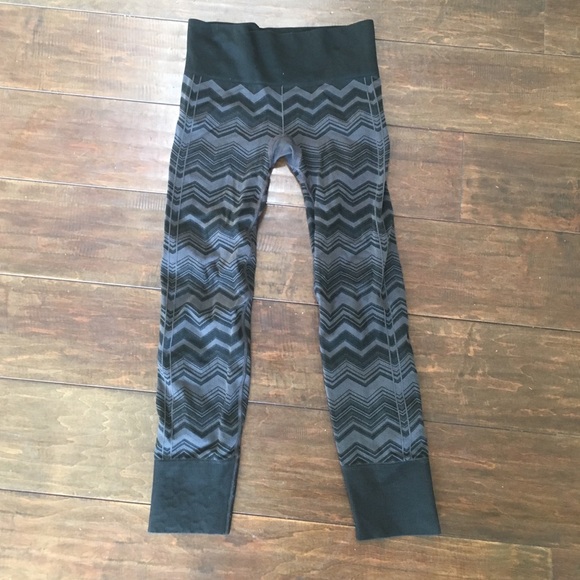 Grey and black lulu lemon leggings - Picture 1 of 3
